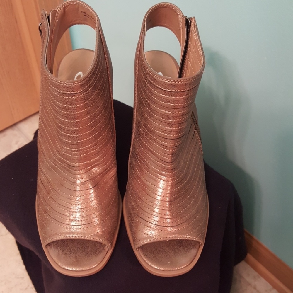Shoes - Picture 1 of 5